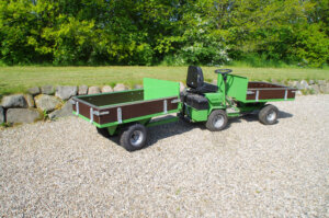 Nicodan Trailer 750 kg, 1400 x 950mm, Manuelt tip, Hængslet 1/3 del fra bagende